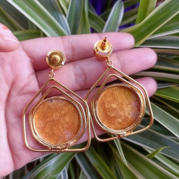 Handmade gold platted stone studded enameled drop earrings - Picture 10 of 10